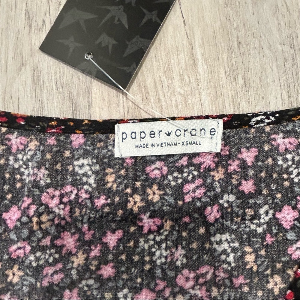 NWT Paper Crane Long Sleeve V Neck Smocked Peasant Top Black Floral Size XS - Picture 3 of 6